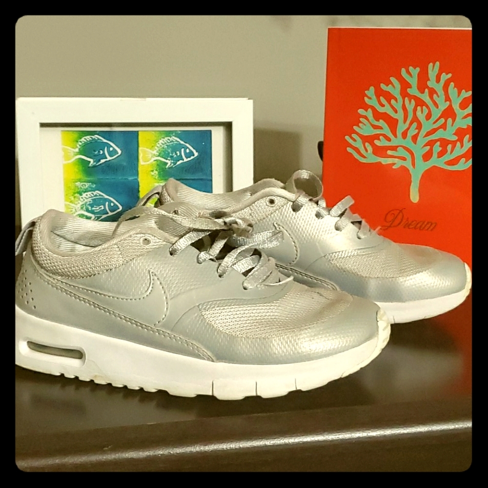 Girl's sneakers